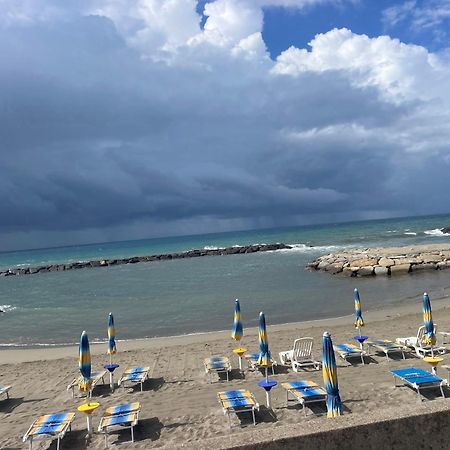 Casa Del Cardinale Apartman Santo Stefano al Mare Kültér fotó